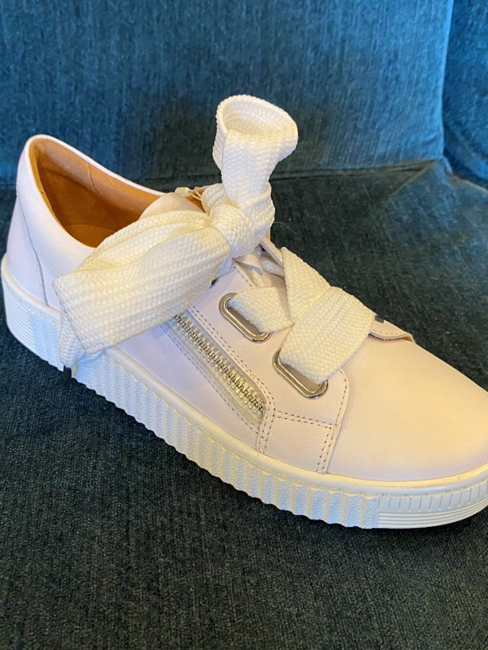 EOS - Jovl White - Multiple Sizes (NEW W/ BOX)
